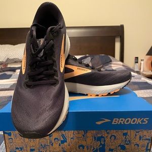 Womens Brooks Launch 7 brand new in box